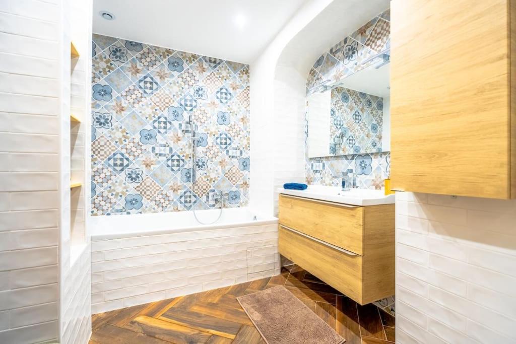 Superbe Appartement Neuf, Climatise Centre Village Le Plan-de-la-Tour Extérieur photo
